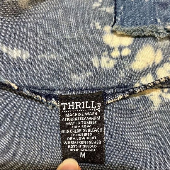 Thrill Women Blue Long Sleeve Button-Down Shirt size M - Picture 7 of 7